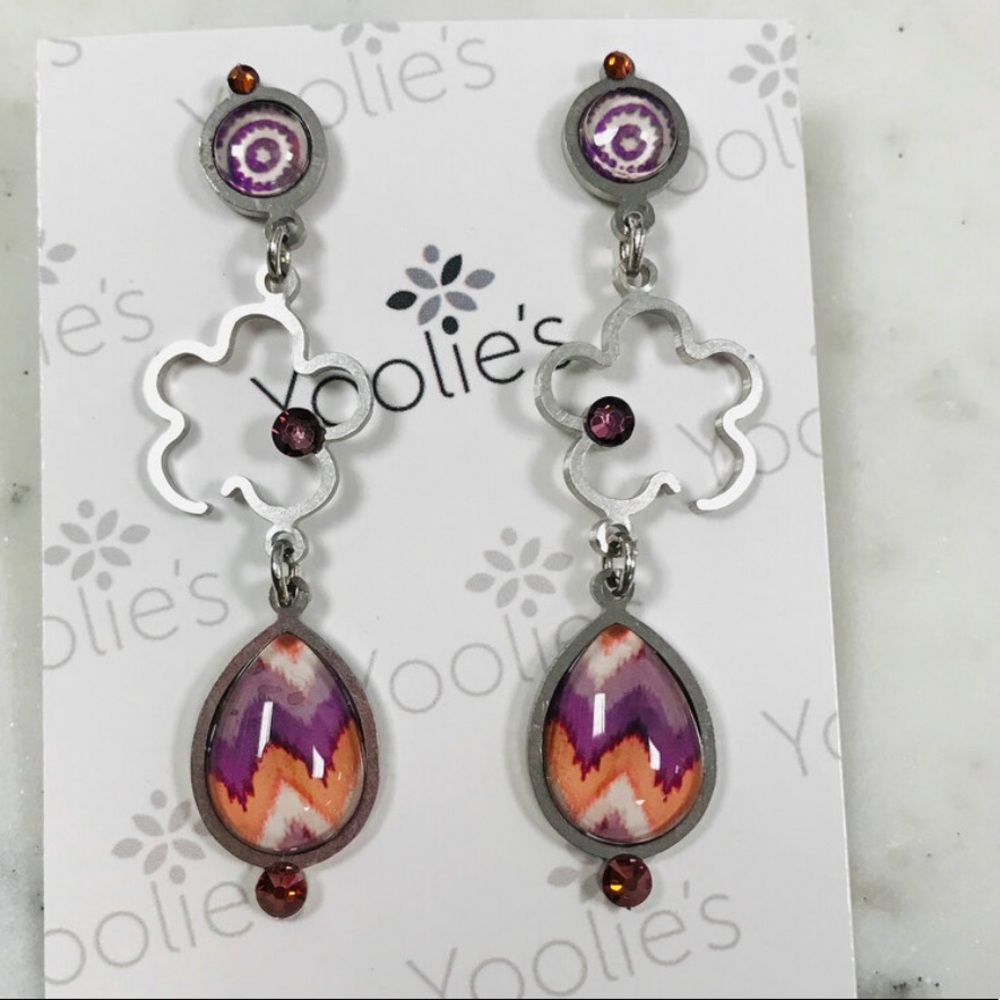 Chevron Print Mod Flower Dangle-NWT-Boutique